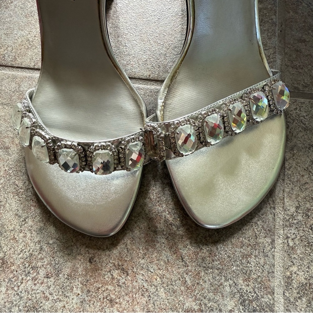 Alisha Hill Silver Jeweled Size 7 Women's Shoes - Picture 7 of 7